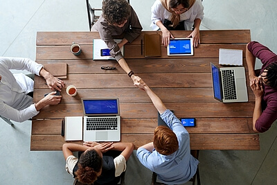 Bei Matrix Med & Consult buchen Sie nicht irgendein passendes Produkt. Sie erhalten eine Maßanfertigung für Ihre Bedürfnisse in den Bereichen Arbeitsmedizin, Arbeitssicherheit und Business Solutions.