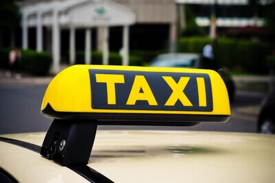 Untersuchungen zur Erlangung oder Verlängerung von Taxi-Führerscheinen zur Personenbeförderung sind bei Matrix Med & Consult auch kurzfristig möglich.